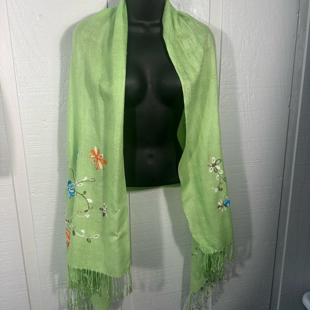 Green Floral Embroidered Scarf EUC - Picture 5 of 5